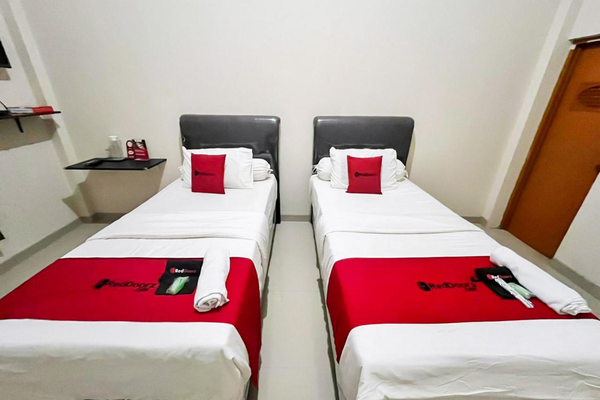 Reddoorz Syariah Near Rsud Dr Hm Rabain Hotel Muara Enim Exterior photo