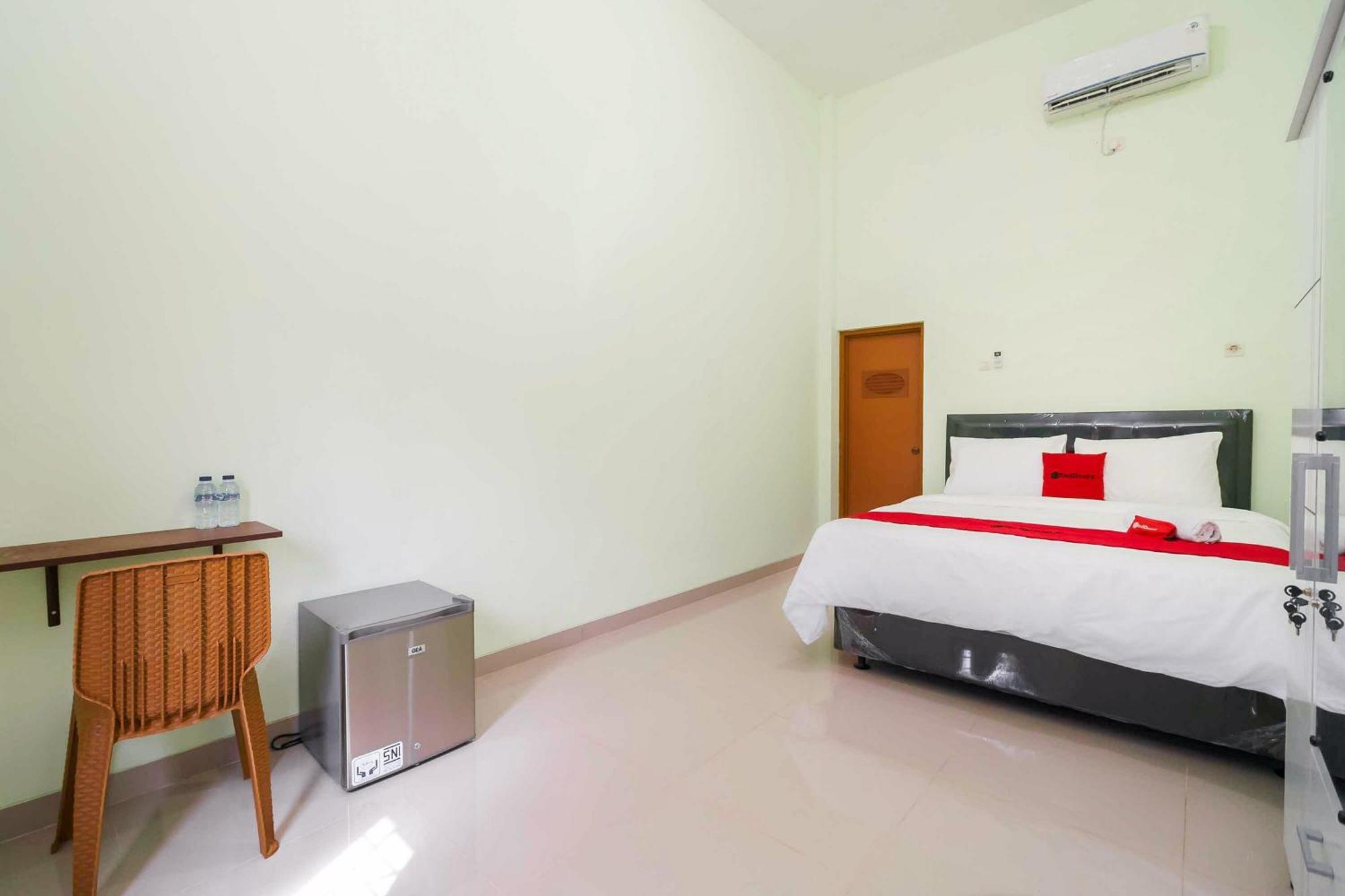 Reddoorz Syariah Near Rsud Dr Hm Rabain Hotel Muara Enim Exterior photo