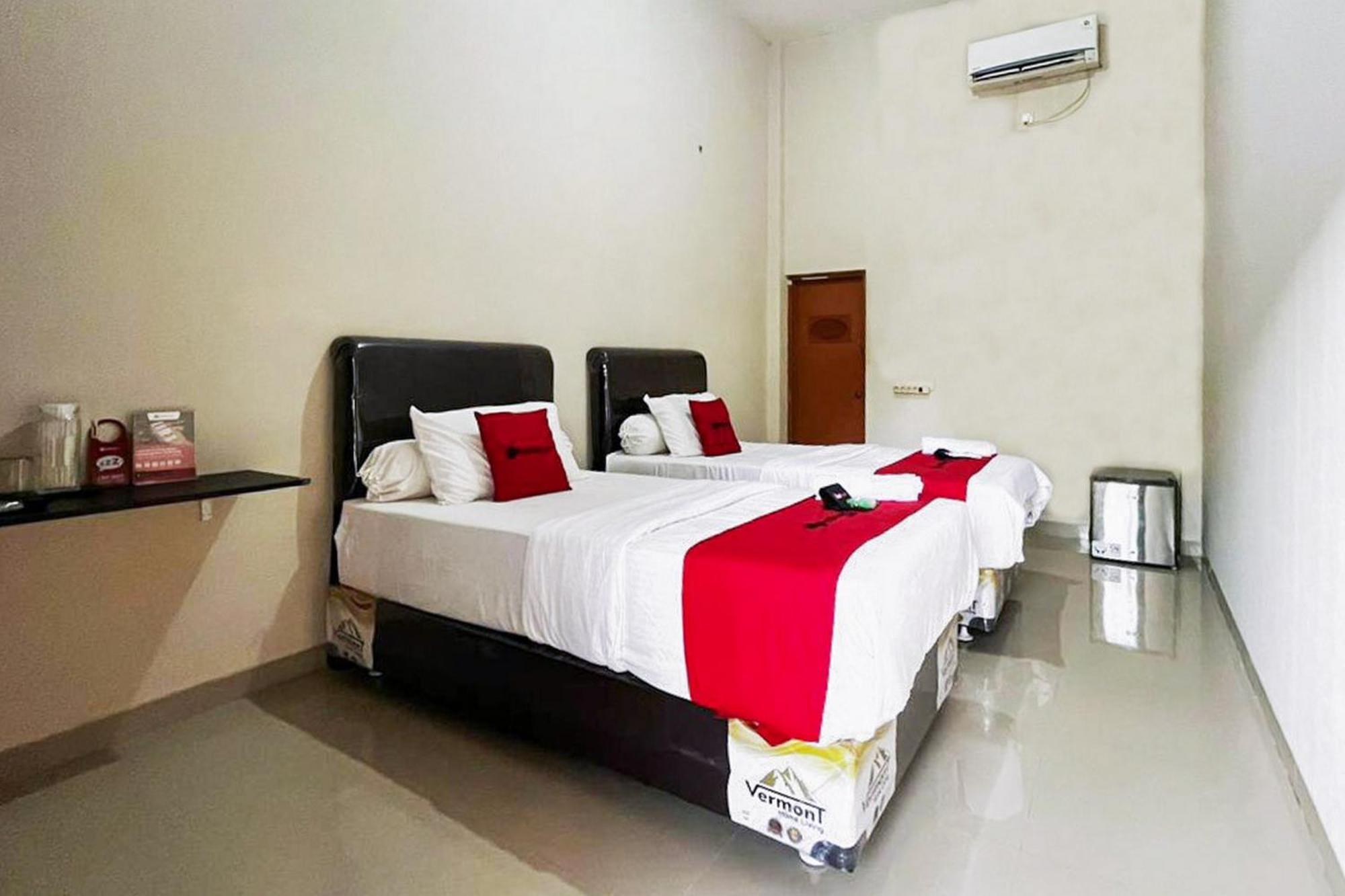 Reddoorz Syariah Near Rsud Dr Hm Rabain Hotel Muara Enim Exterior photo