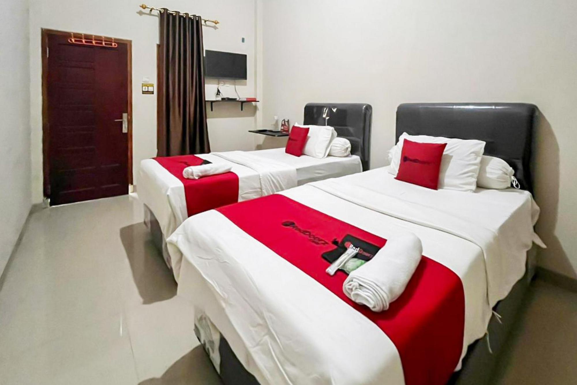 Reddoorz Syariah Near Rsud Dr Hm Rabain Hotel Muara Enim Exterior photo