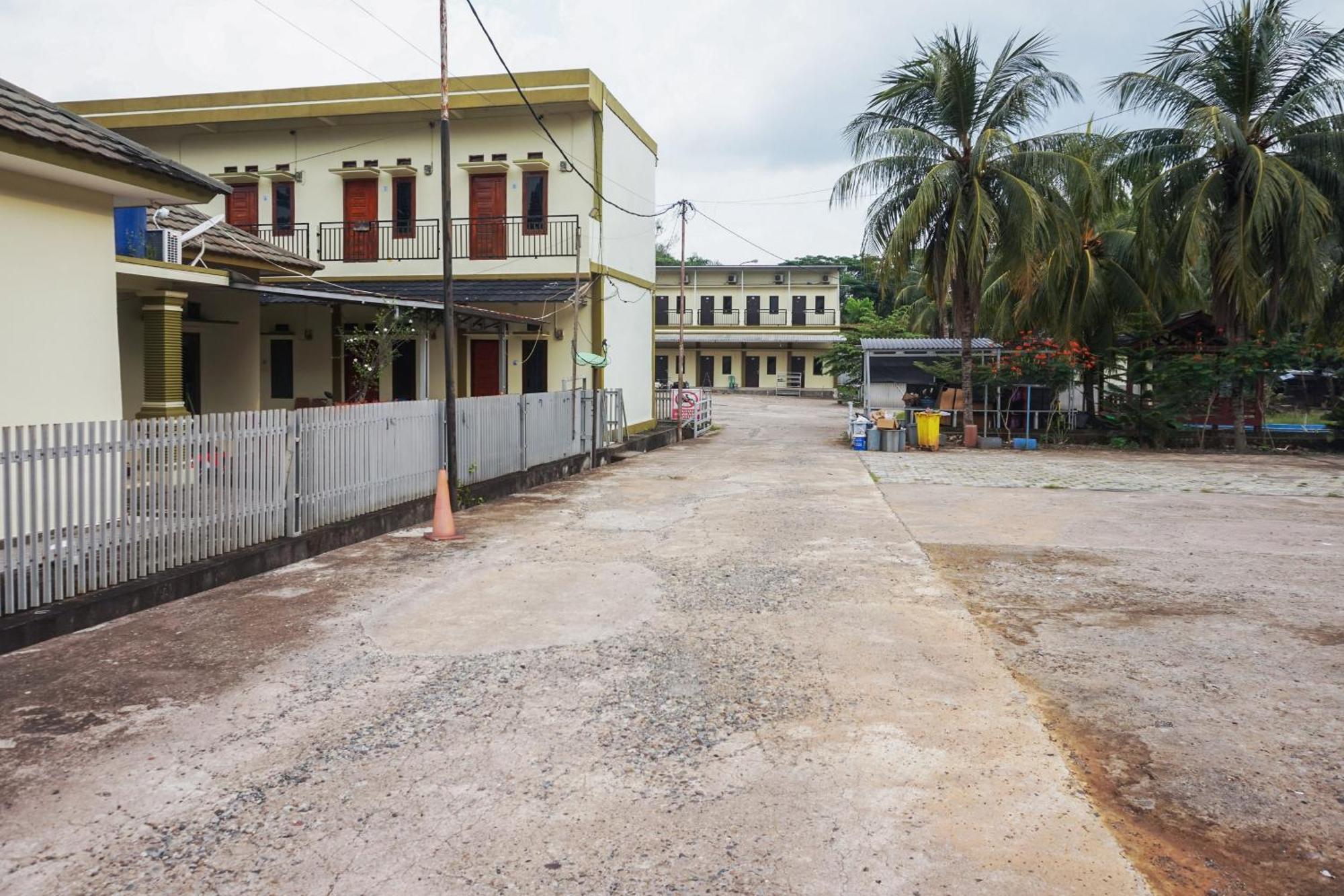 Reddoorz Syariah Near Rsud Dr Hm Rabain Hotel Muara Enim Exterior photo